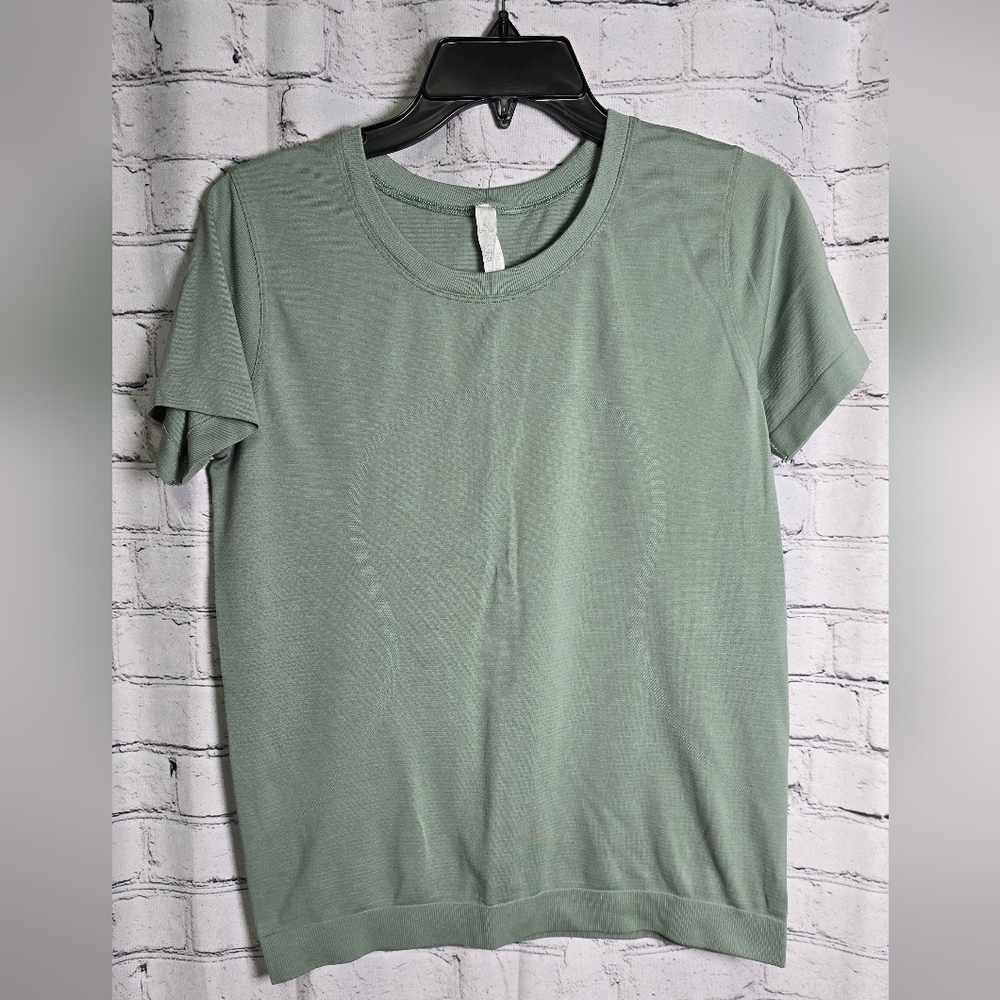 Lululemon Women's Light Sage Green Short Sleeve Top Size 6